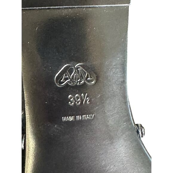 Alexander McQueen NIB Engraved Logo Sandals in Black Size 39.5 - Picture 11 of 13